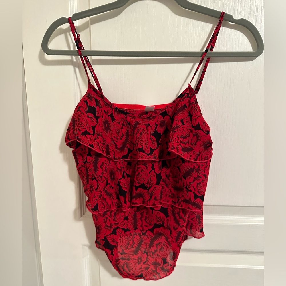 ✨Free with any purchase✨ Sheer red roses tank